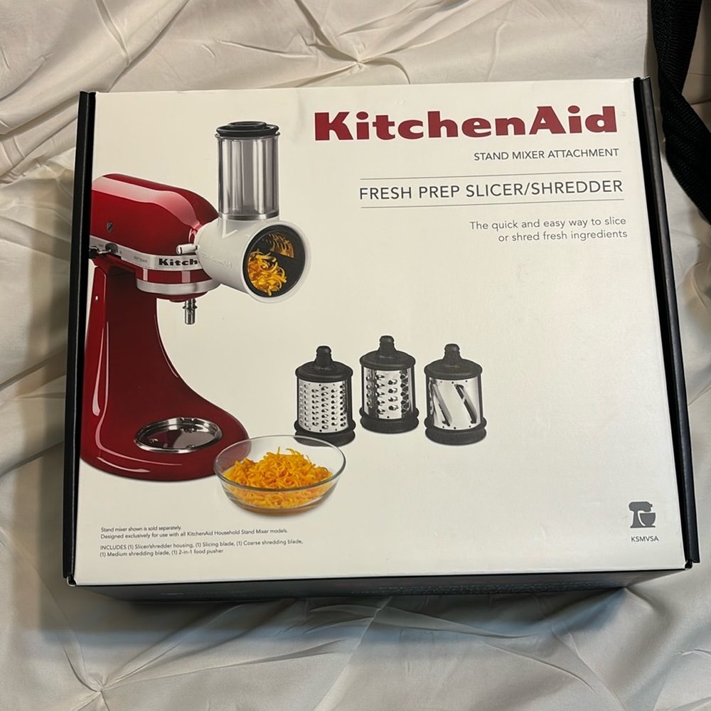 Kitchenaid fresh prep slicer/shredder attachment lightly used